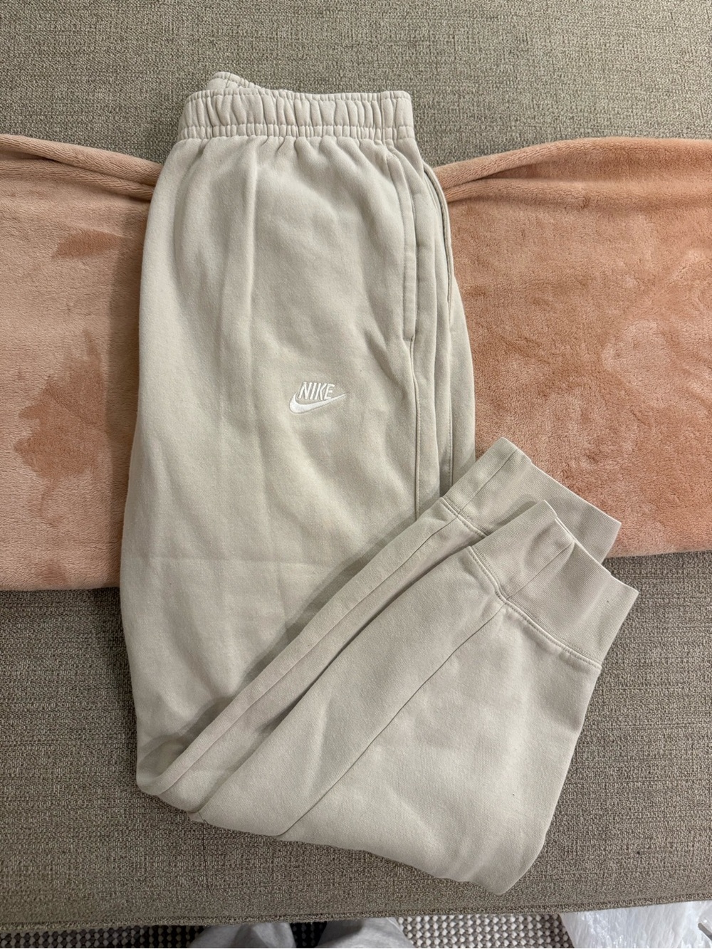 Nike mens Beige/Light Gray Fleece Jogger Bottoms